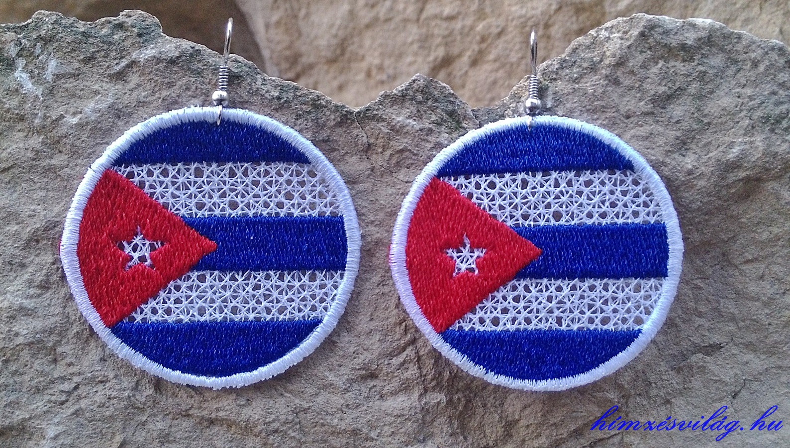 Kerek, Cuba zászlós hímzett fülbevaló