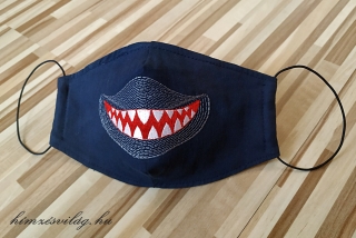 Hímzett cápa maszk